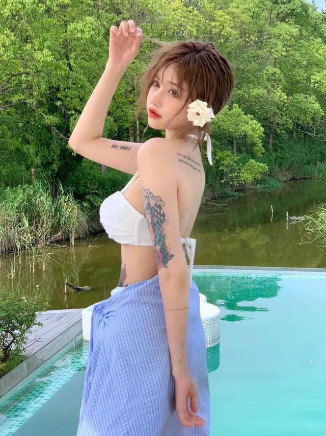 纹身深情女孩——好看的纹身非但无伤风化，反而是一种艺术