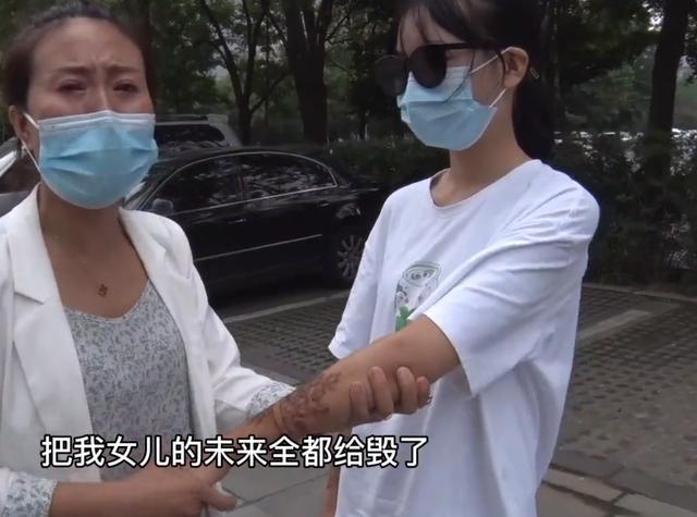 “为了300元把我女儿未来毁了！”14岁少女花300元偷偷纹身，去上海清洗纹身花费近3万元！纹身店：赔你900元