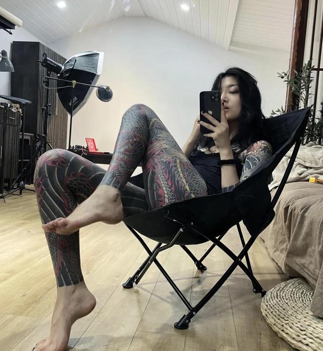 有人能接受女朋友纹身，但有人能接受大面积纹身的女友吗？