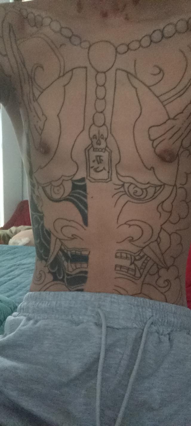 “快给我孩子的纹身洗掉！”14岁少年好奇欲纹身，老板利欲熏心纹满胸，家长怒了