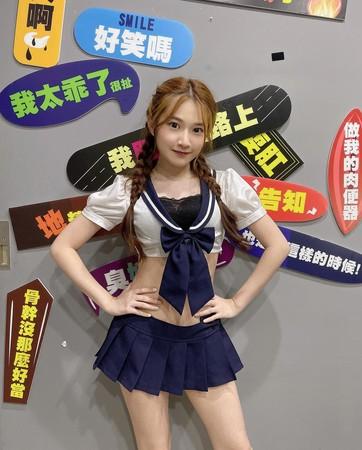 艾瑞丝刺青、拍丁字裤写真！妈妈怒断绝关系：让我们如何面对亲友