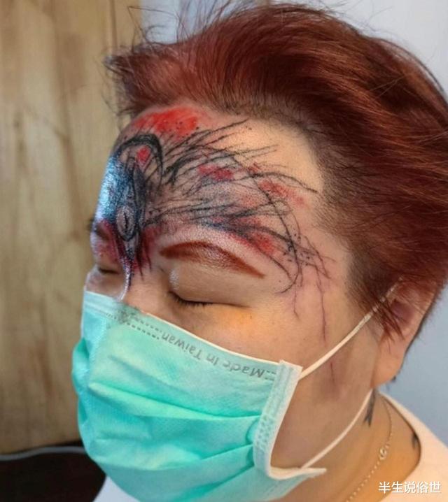 纹身纹出“第三只眼”, 女子坦言想要去死, 纹身师: 纹完她很满意